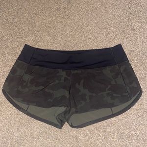 Lululemon speed up short low rise 2.5” camo size 6
